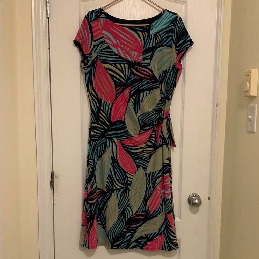 Navy Blue, Dark Pink and Green Sheath Dress with Short Sleeves and Crew Neck